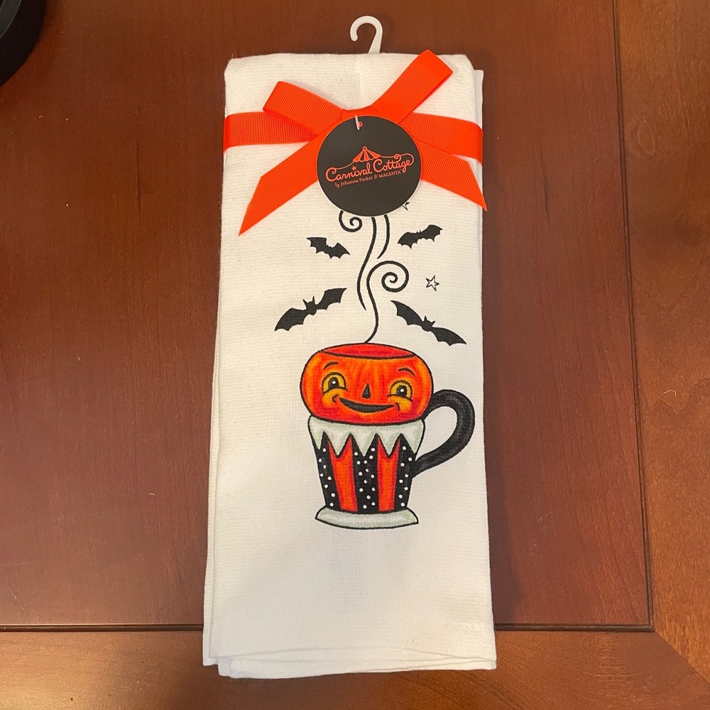 NWT JOHANNA PARKER CARNIVAL COTTAGE SET OF PUMPKIN TOWELS Hand Kitchen Halloween
